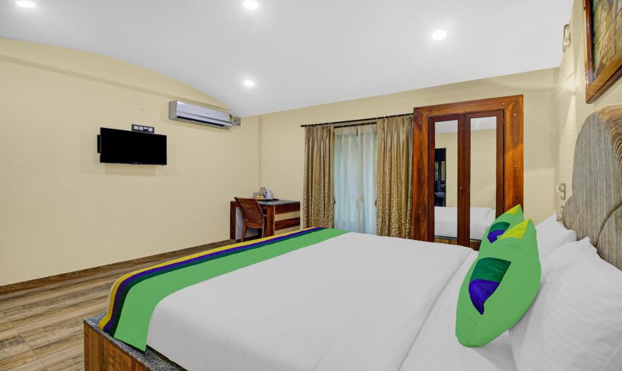 Treebo Majestic Palms, 2 Km From Colva Beach Benaulim Bagian luar foto